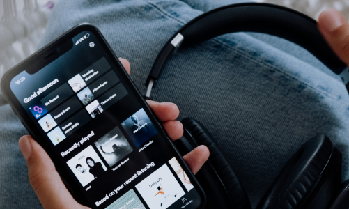 Spotify vs. Apple Music Pros and Cons